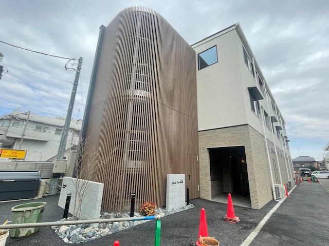 スタジオ付き共同住宅 間もなくお引き渡し